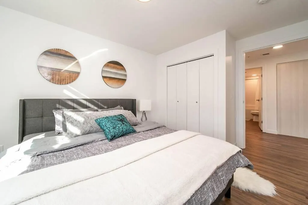 Stylish Close To D/T Free Parking King Bed 2Bed Edmonton Lejlighed