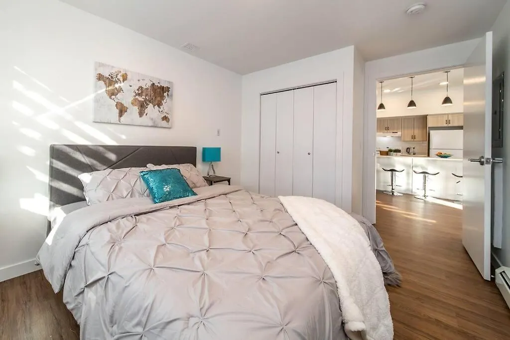 Stylish Close To D/T Free Parking King Bed 2Bed Edmonton 0*,  Canada