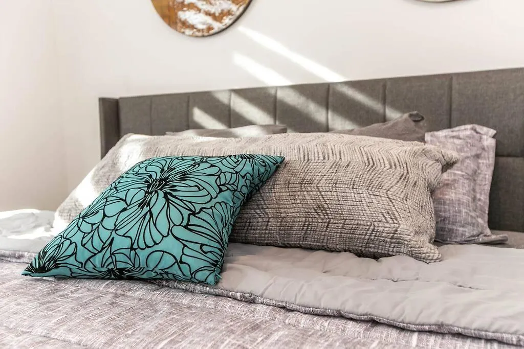 Stylish Close To D/T Free Parking King Bed 2Bed Edmonton Canada